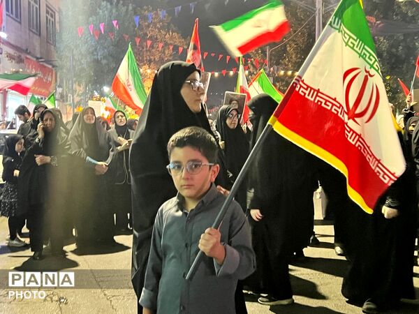 حضور باشکوه مردم کرج در  امام زاده حسن برای صدو بیست دومین شب حماسه