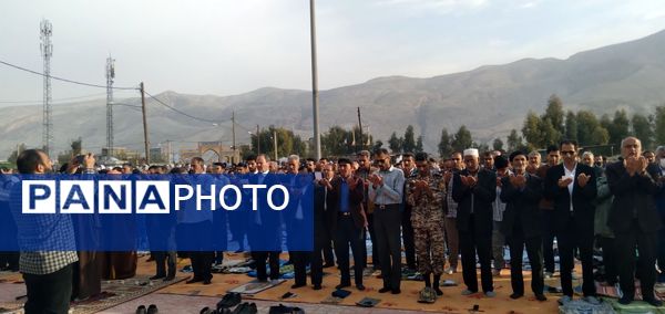 نماز عید بندگی، در جوار امامزاده سید صلاح الدین محمد اقامه شد