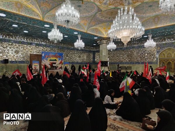 پرچم سرخ انتقام در دست بانوان افغانستانی