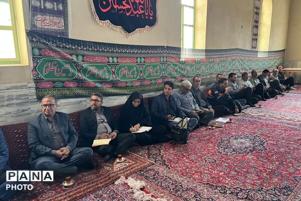 بازدید میدانی فرماندار فیروزکوه از روستا‌ها و پیگیری مطالبات اهالی در نشست با شورا و دهیار