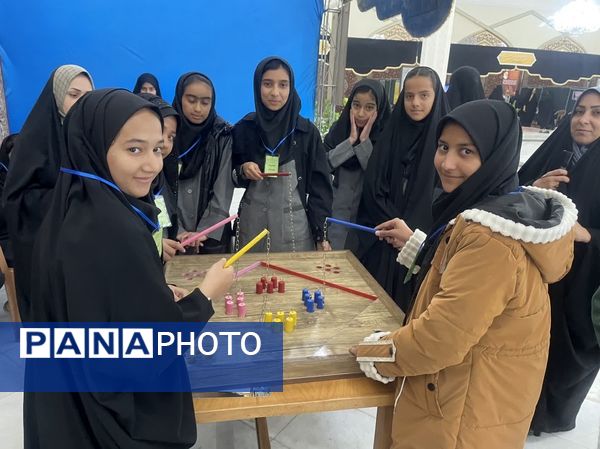 بازدید دانش آموزان دبیرستان دخترانه امید از آرامگاه شهید مدرس