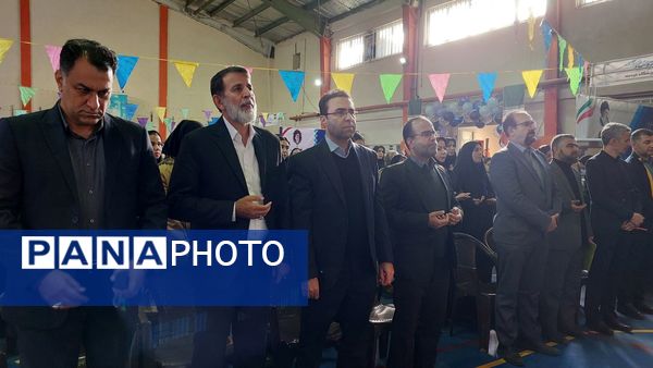 نمایشگاه هفته پژوهش در دبیرستان احمدی روشن شهرستان فردیس