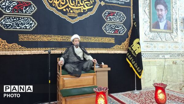 طنین یا حسین در سومین شب محرم از حرم حسین بن الموسی الکاظم (ع)
