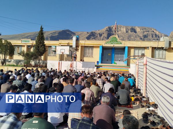 نماز عید فطر ۱۴۰۴ در روستای ظفرآباد شیراز اقامه شد