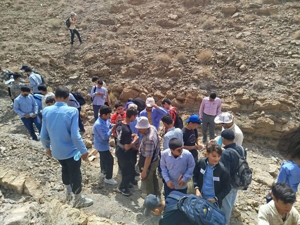 برگزاری اردوی علمی-تفریحی فسیل شناسی دبیرستان نمونه دولتی دانش 