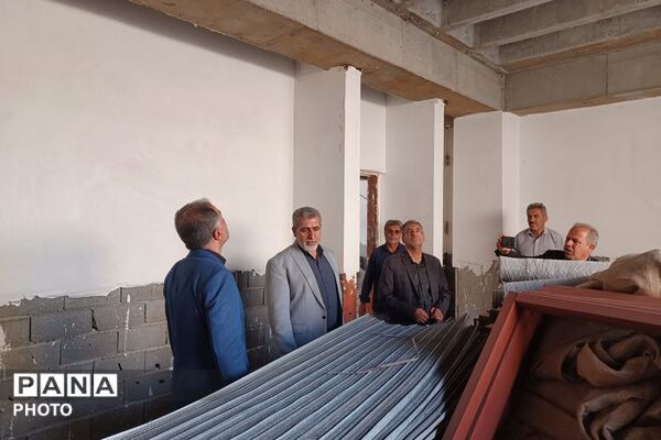 بازدید نماینده مجلس و مدیر آموزش‌و‌پرورش فیروزکوه از پروژه بازسازی مدرسه امیرکبیر