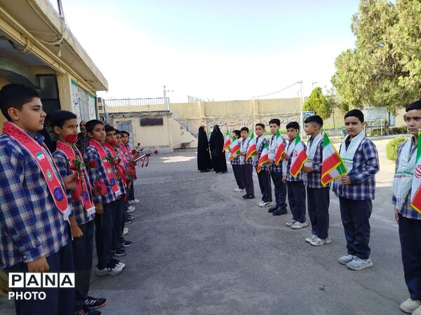تجلیل دانش آموزان از حافظان امنیت  در نیشابور
