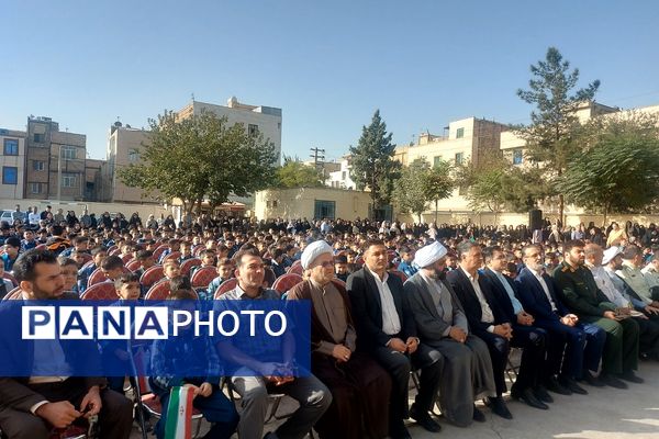 نواختن زنگ بازگشایی مدارس در دبستان علی بن ابیطالب(ع) باقرشهر