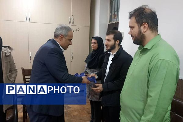 حضور سرزده مدیرکل آموزش و پرورش شهرستان‌های تهران در دبستان حافظ منطقه عباس آباد ناحیه یک شهرری