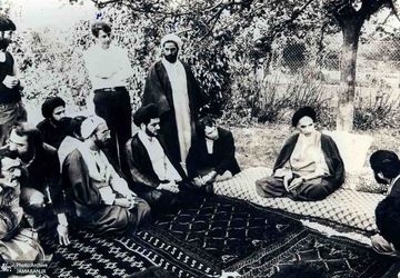 هجرتی سرنوشت‌ساز: امام خمینی از نجف تا نوفل لوشاتو