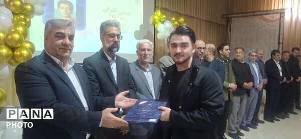 مرند به افتخار نخبگانش ایستاد