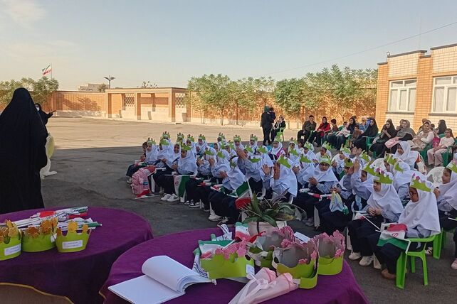 جشن «شکوفه‌های بهشتی» در دبستان محدثه شاهد ورامین