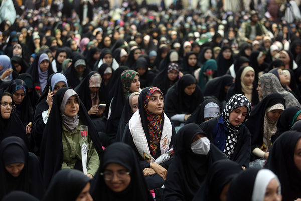اجتماع بزرگ «عهد خواهرانه» با حضور 6 هزار دانشجوی دختر در قم