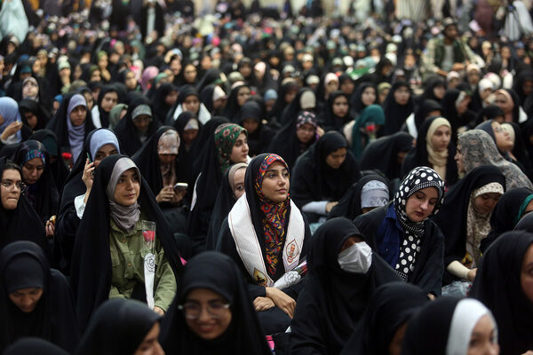 اجتماع بزرگ «عهد خواهرانه» با حضور 6 هزار دانشجوی دختر در قم