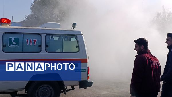 دانش‌آموزان ملکان در خط مقدم ایمنی؛ اجرای مانور پدافند غیرعامل در مدرسه امام حسین(ع)