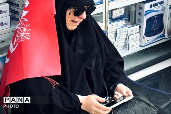 وداعی تاریخی در پایتخت ،پیکر رهبر انقلاب بر دوش ملت ایران