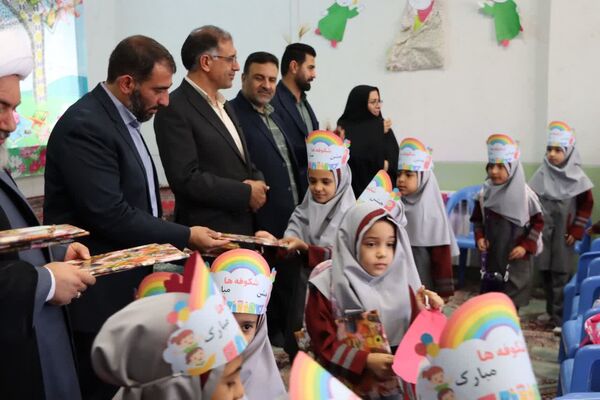مراسم جشن شکوفه‌ها در مدارس ابرکوه
