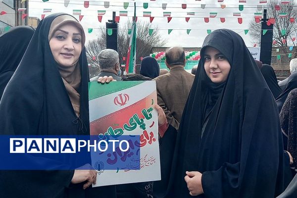 حضور اقشار مختلف مردم شهرری در راهپیمایی ۲۲ بهمن