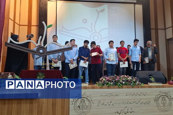 تجلیل از برگزیدگان جشنواره بزرگ جوانه در مجتمع آموزشی و فرهنگی علوم پزشکی شیراز 