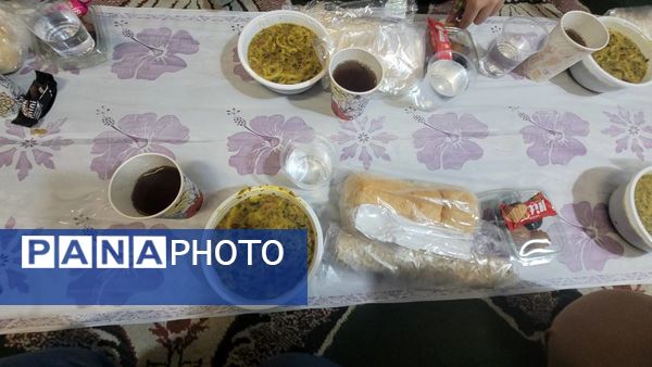 همدلی و معنویت در مراسم افطاری مدرسه حسین‌علی بابایی تهران