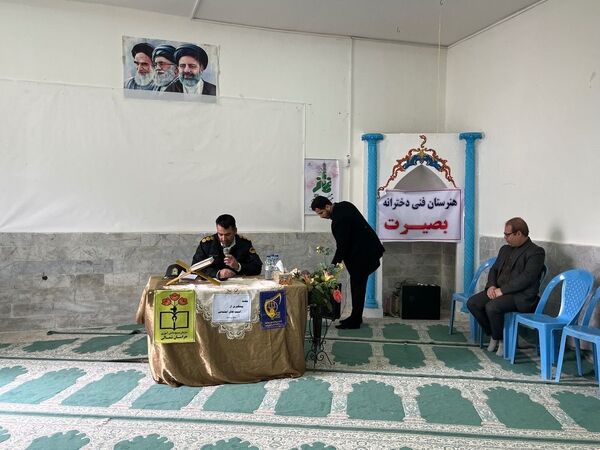برگزاری جلسه پیشگیری از آسیب‌های اجتماعی در هنرستان بصیرت آشخانه