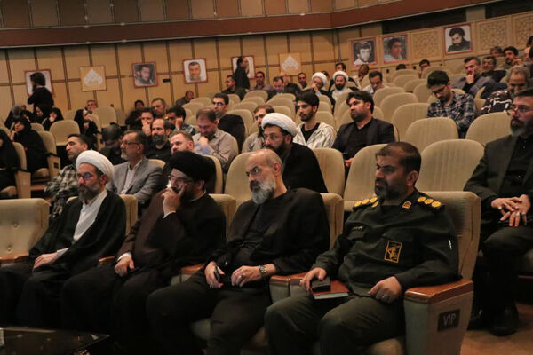 همایش ادبی هنری «مزد خدمت» در قم
