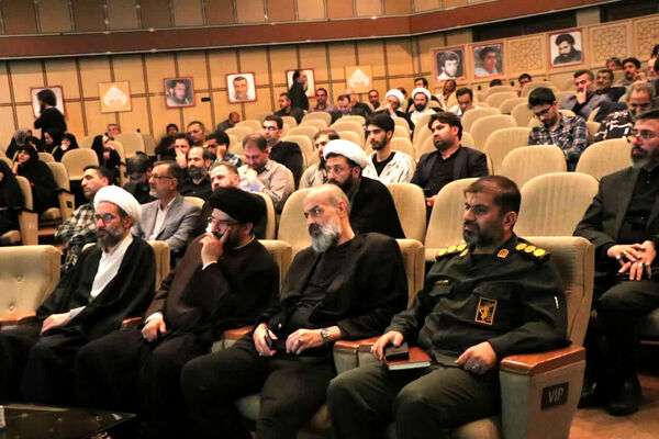 همایش ادبی هنری «مزد خدمت» در قم