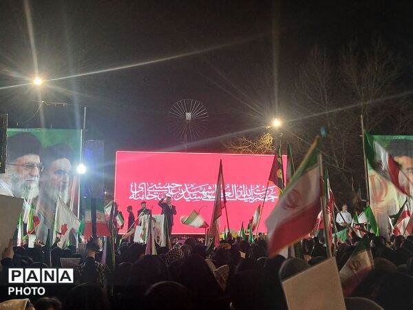 پیمان دوباره با رهبری با نوای رسای مهدی رسولی در آیین تجدید بیعت 