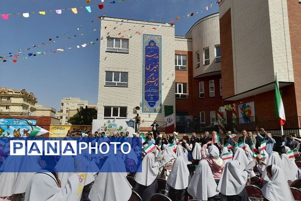 طلوع علم در مدرسه روشنگر با نغمه زنگ مهر