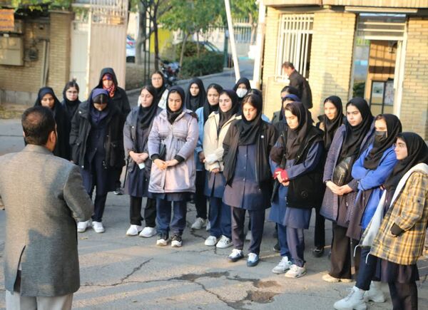 آیین بدرقه دانش‌آموزان دختر ناحیه یک شهرری به اردوی راهیان پیشرفت