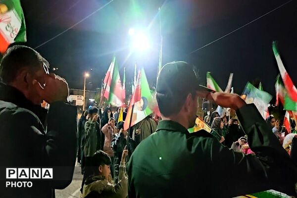 یک دنیا شاهد و مبهوت از حضور خیابانی مردم شهر بار
