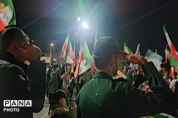 یک دنیا شاهد و مبهوت از حضور خیابانی مردم شهر بار