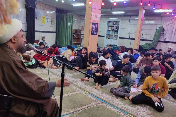 بازدید معاون پرورشی و تربیت بدنی ناحیه دو شهرری از مراسم اعتکاف دانش آموزی 