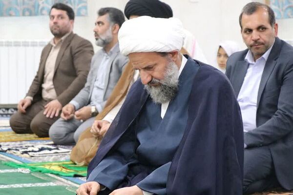 اقامه نماز جماعت، با شعار «مهر با مهُر» در مدرسه عترت قرچک
