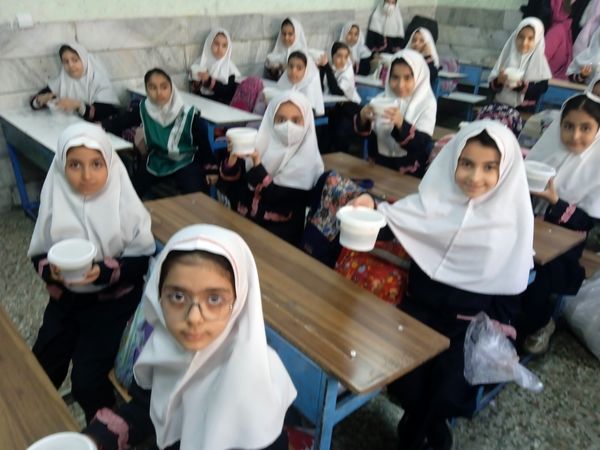 افطاری دانش آموزان روزه اولی مدرسه دخترانه هدی یک شهرستان قدس