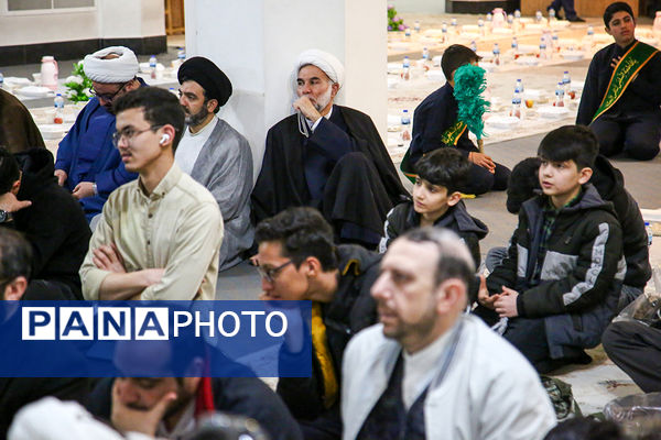 دورهمی قرآنی حافظان و قاریان نوجوان در حرم حضرت معصومه(س)