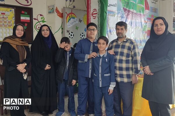 نمایشگاه دست سازه‌های دانش آموزی در دبستان پانزده خرداد ناحیه دو شهرری 