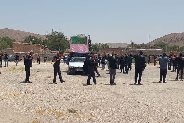 مراسم عزاداری و زنجیرزنی روز عاشورا در روستای جعفرآباد بوانات