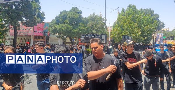 برپایی پرشور مراسم عزاداری سیدالشهدا در خیابان‌های نیشابور 