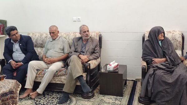 ادای احترام خبرنگاران پانا به مقام شهید جلال اقبال در چهل وششمین دیدار با خانواده شهدا