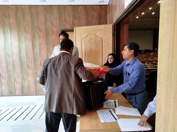توزیع صندوق‌های اخذ رای دور دوم چهاردهمین دوره انتخابات ریاست جمهوری شهرستان کاشمر 