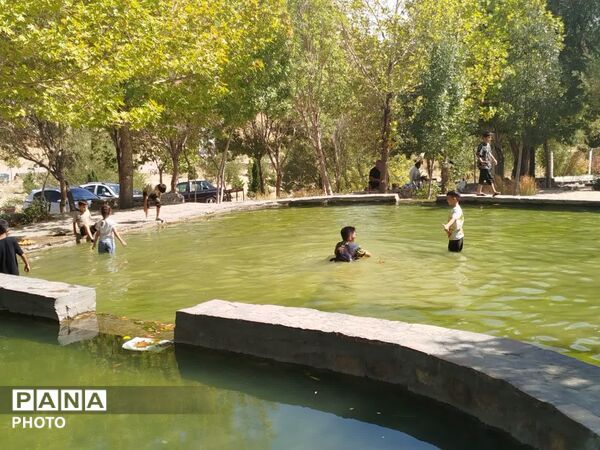 جلوه‌گریِ رنگ‌های پاییزی و طراوت چشمه در تفریحگاه «پیر خوشدر» کلاته‌رودبار