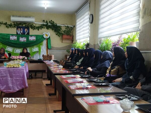  جلسه دبیران با موضوع بازگشایی مدرسه