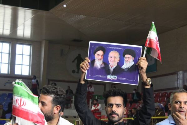 استقبال مردم اهواز از رئیس جمهوری