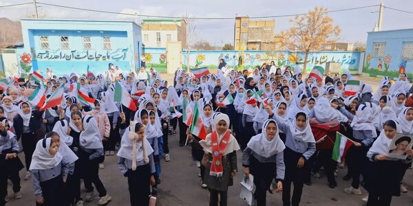 زنگ انقلاب در مدرسه فاطمه‌الزهرا(س) باخرز
