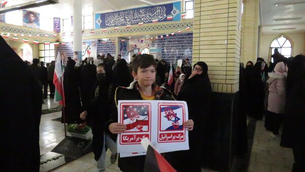 دهه نودی‌ها انقلاب را در دست گرفتند