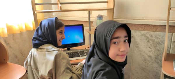 بازدید دانش‌آموزان پیشتاز‌ مدرسه شهید خاقانی از کلاس‌های رایانه کانون سمیه شیروان