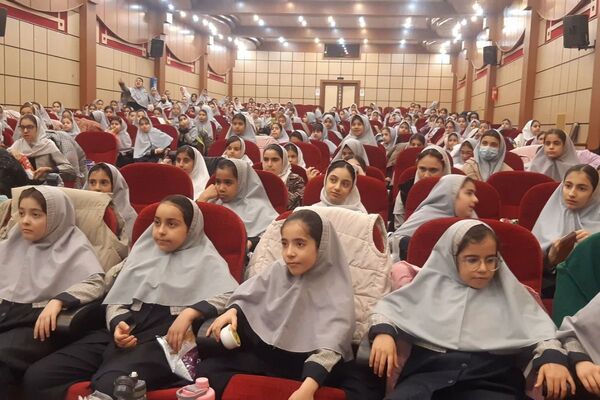 جنگ شادی دانش‌آموزی در اداره آموزش و پرورش رباط‌کریم