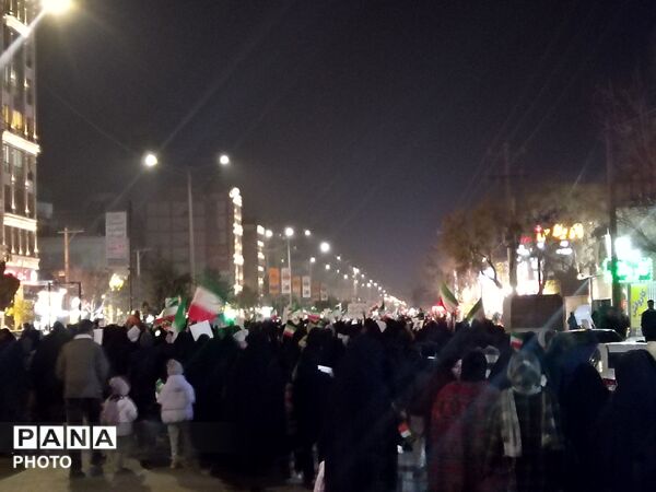 حضور پرشور مردم انقلابی نیشابور در سومین روز از عزای سالار شهیدان انقلاب اسلامی 