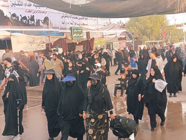 عاشقان حسینی در مسیر پیاده‌روی اربعین حسینی